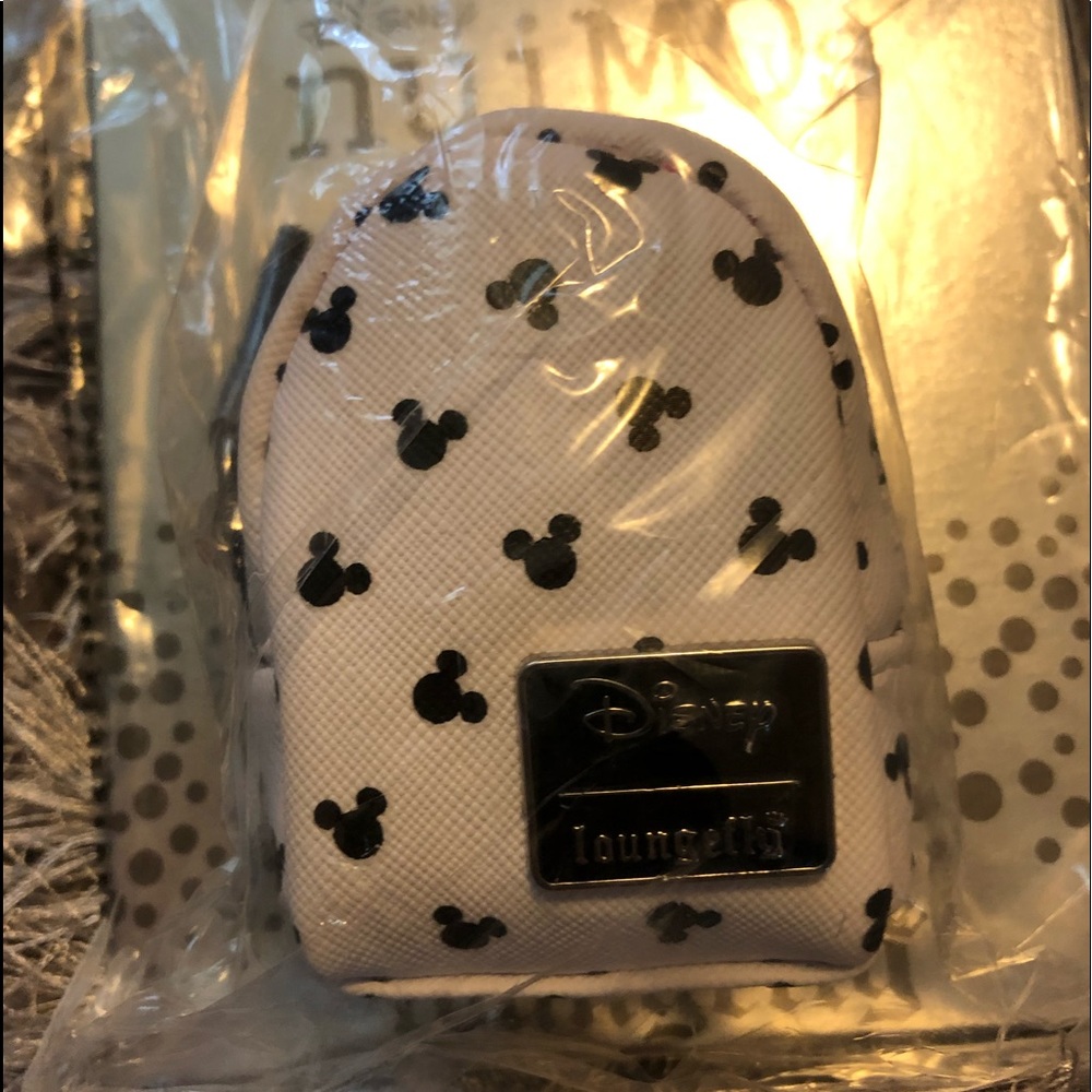 tiny LoungeFly Disney Nuimo’s backpack keychain NeW - Picture 7 of 9